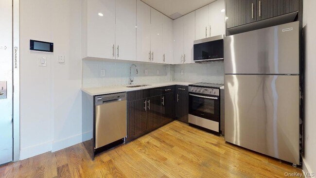 Foto del edificio - 138-28 Queens Blvd