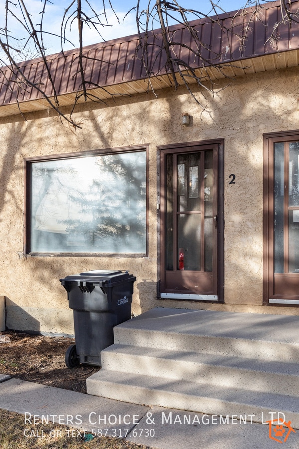 Building Photo - Single Level, Long-Term, Pet Friendly Townhouse in Coaldale