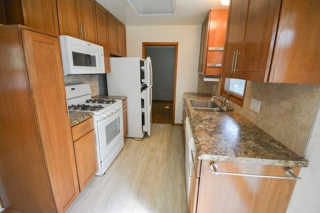 Foto del edificio - 3 Bed 1.5 Bath Home near Valleyhigh Dr For...