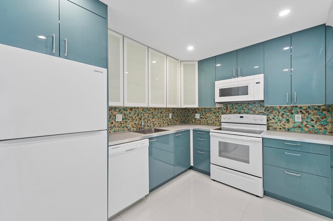 Foto del edificio - 3220 Bayview Dr