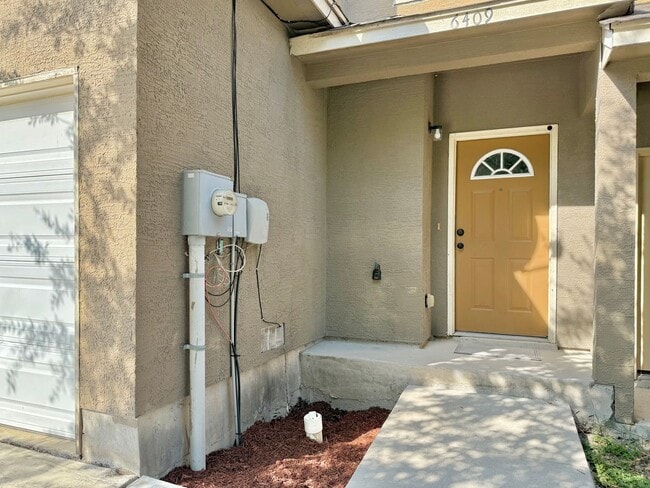 Building Photo - 3 bed 2 bath townhome in Leon Valley near ...