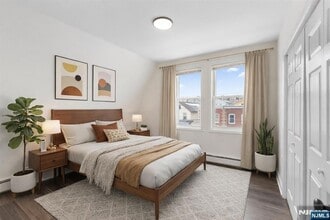 Building Photo - 676 Chestnut St