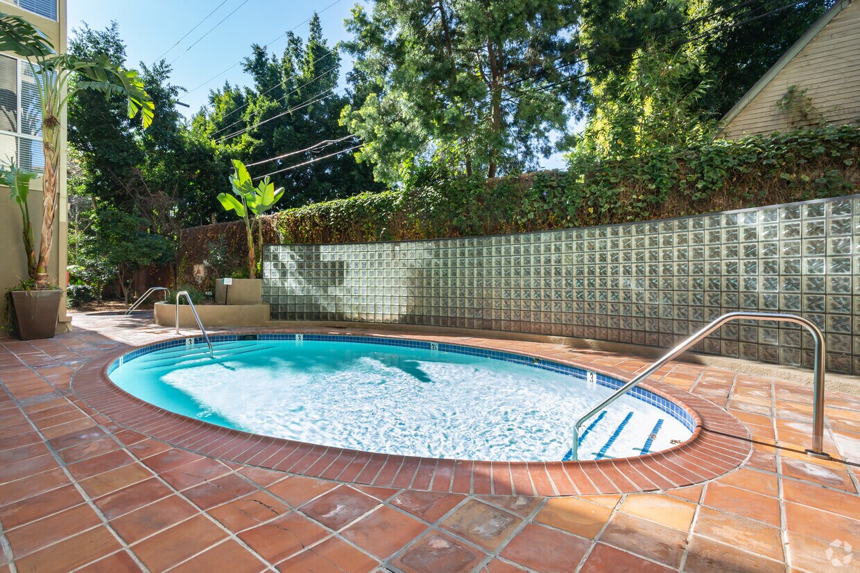 Madison Hancock Park Apartments 627 N Rossmore Ave Los Angeles, CA