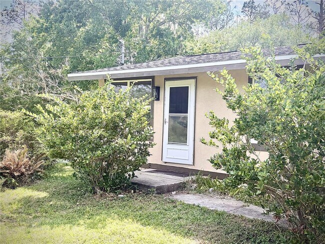 Foto del edificio - 375 Pine Woods Rd
