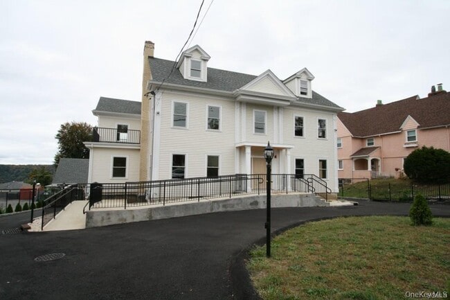Building Photo - 385 Palisade Ave