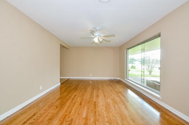 Foto del edificio - 4809 W 43rd St