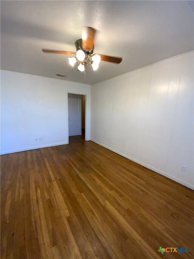 Building Photo - 1308 Fairview Dr