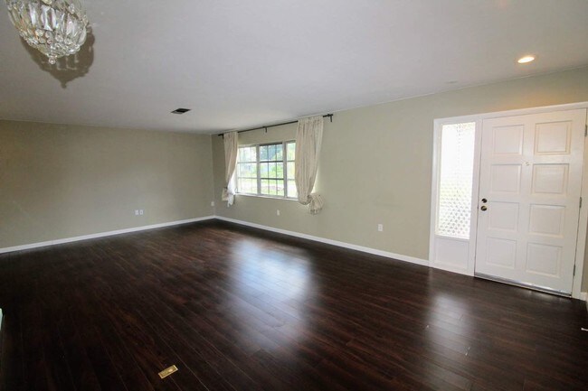 Building Photo - 2220 Bal Harbour Dr