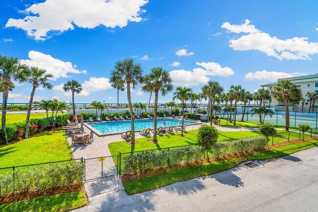 Foto del edificio - Oceanview 2 BR 2 BA in Vero Beach Turnkey Monthly Rental