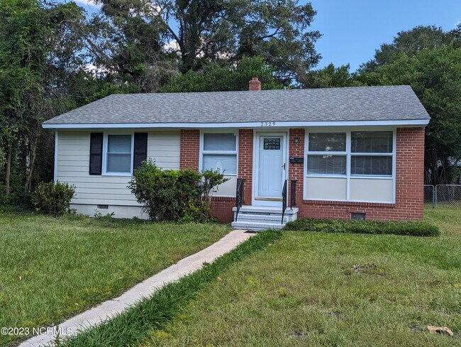 Building Photo - 2329 Monroe St