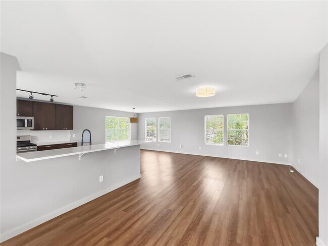 Foto del edificio - 5700 Glen Meadow Dr