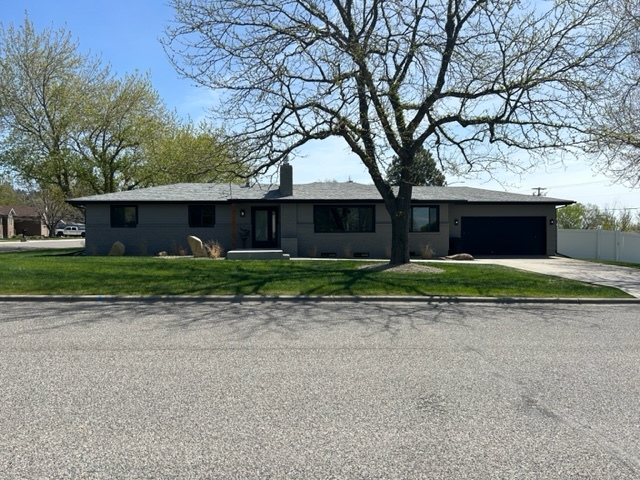 Primary Photo - 2911 Snowcrest Dr