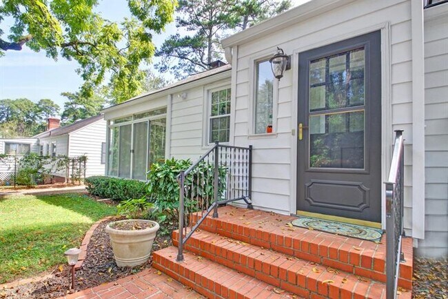 Building Photo - 4238 Peachtree Dunwoody Rd