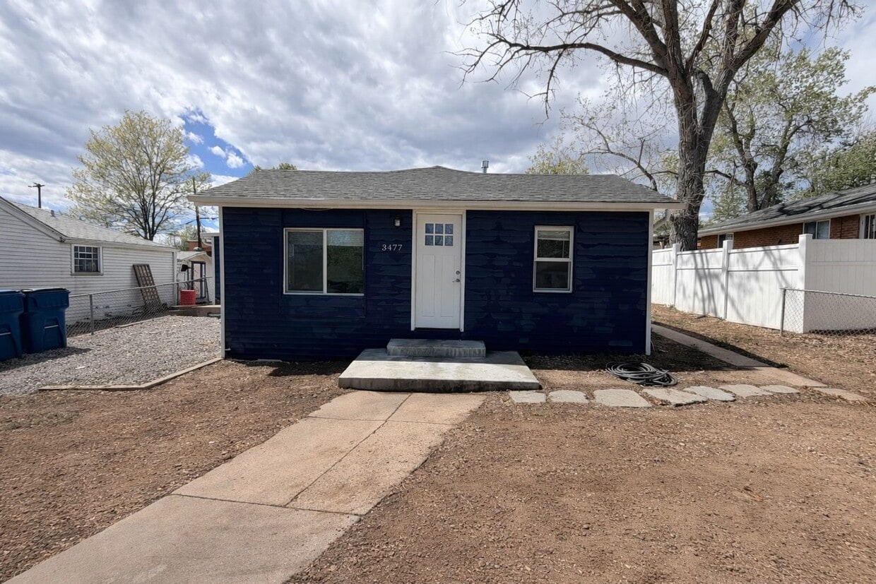 For Rent – Renovated 3 Bedroom Bungalow in Englewood - For Rent – Renovated 3 Bedroom Bungalow in Englewood