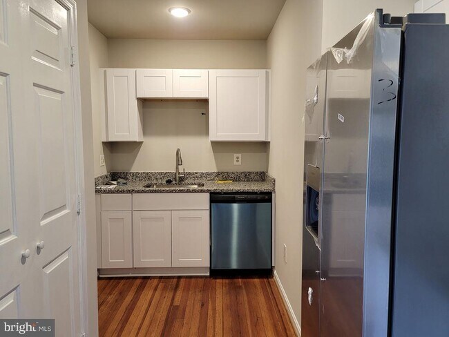 Building Photo - 710 Princess Anne St