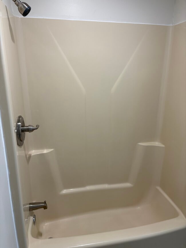 Tub with shower - 2138 E Damon Ave