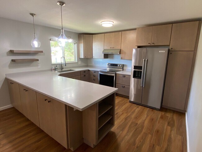 Building Photo - Remodeled Residence with In-Town Location