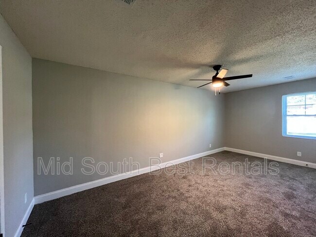 Building Photo - 863 Pawnee Ave