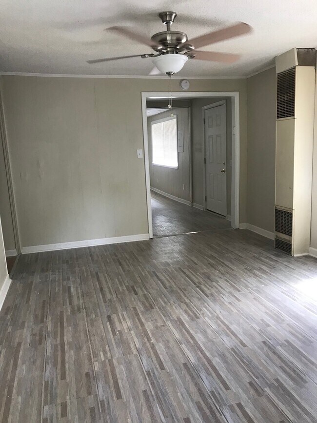 Foto del edificio - 883 W. Griffith Avenue Crestview, FL 32536...