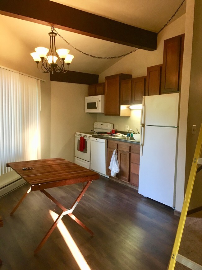 Building Photo - 142 Josslyn St