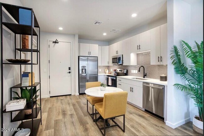 Foto del edificio - 9449 N 90th St