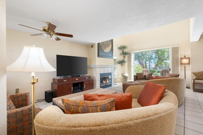 Foto del edificio - 260 Vista Royale Cir E