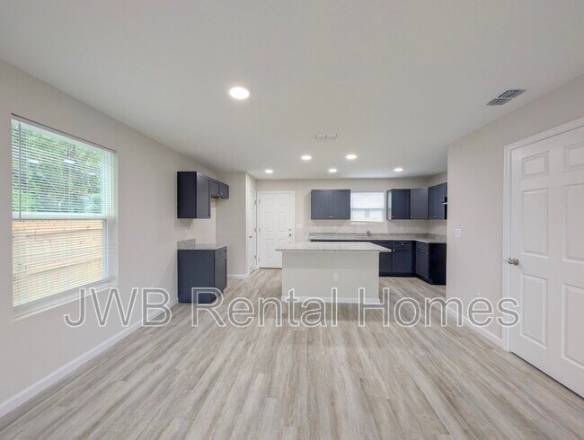 Foto del edificio - 2118 Forest St