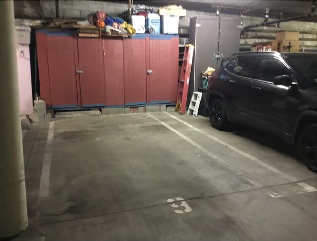 Dos lugares de estacionamiento - 1823 11th St