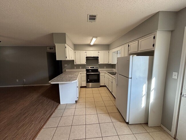 Building Photo - Come take a look at this 3-bedroom 1.5-bat...