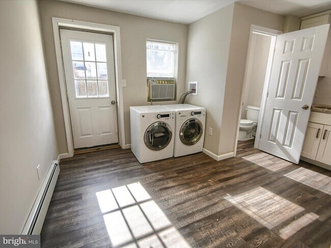 Foto del edificio - 24 W Front St