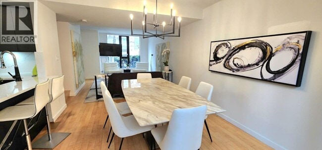 Building Photo - 973 Mainland St