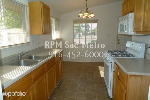 Building Photo - 3840 Dry Creek Rd