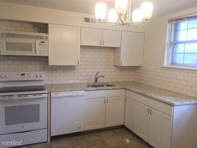 Foto del edificio - 9320 E Girard Ave