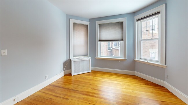 Building Photo - 79 Thatcher St