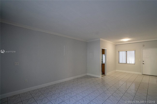 Building Photo - 2101 Normandy Dr