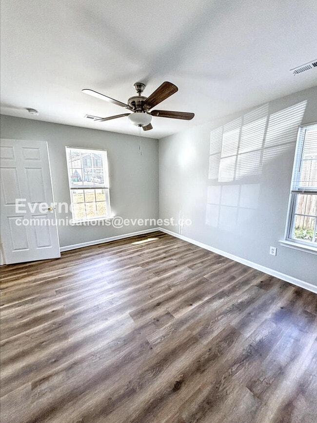 Building Photo - 4 Bed/2 Bath Home with Off-Street Parking / Pet-Friendly / Vouchers Accepted / Coming Soon!