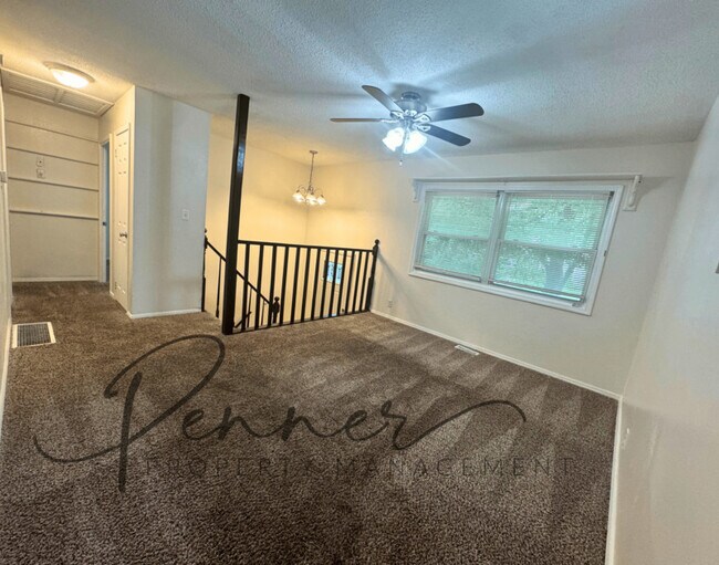 Foto del edificio - 1421 Osage Trail St