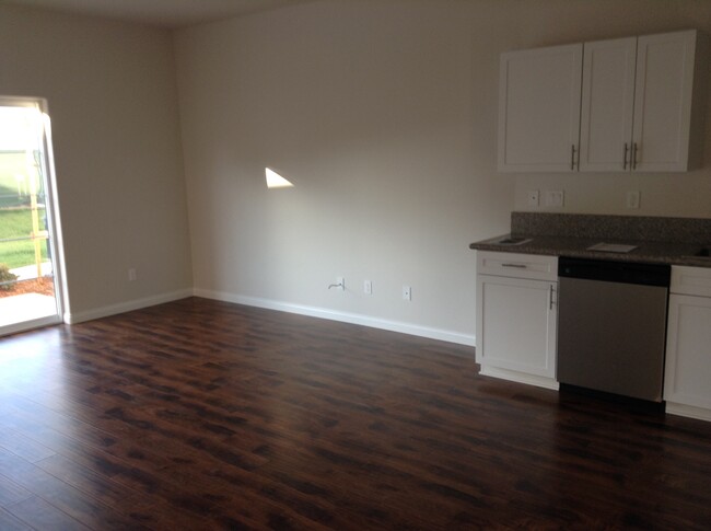 Open concept living room - 866 Lawrence Dr