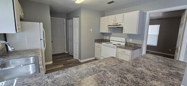 Foto del edificio - 5496 NW 57th Ave