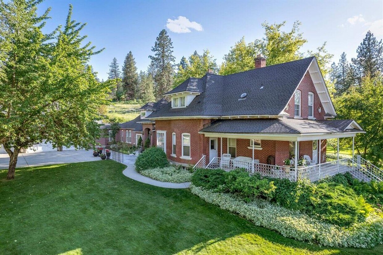 Primary Photo - Historic Queen-Anne Style Home