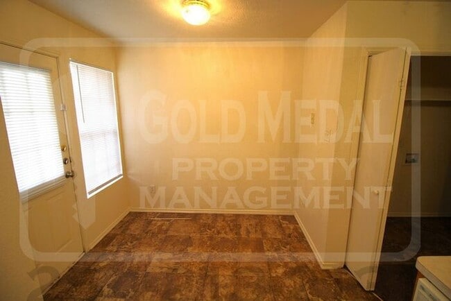 Building Photo - 4202 Deek Dr