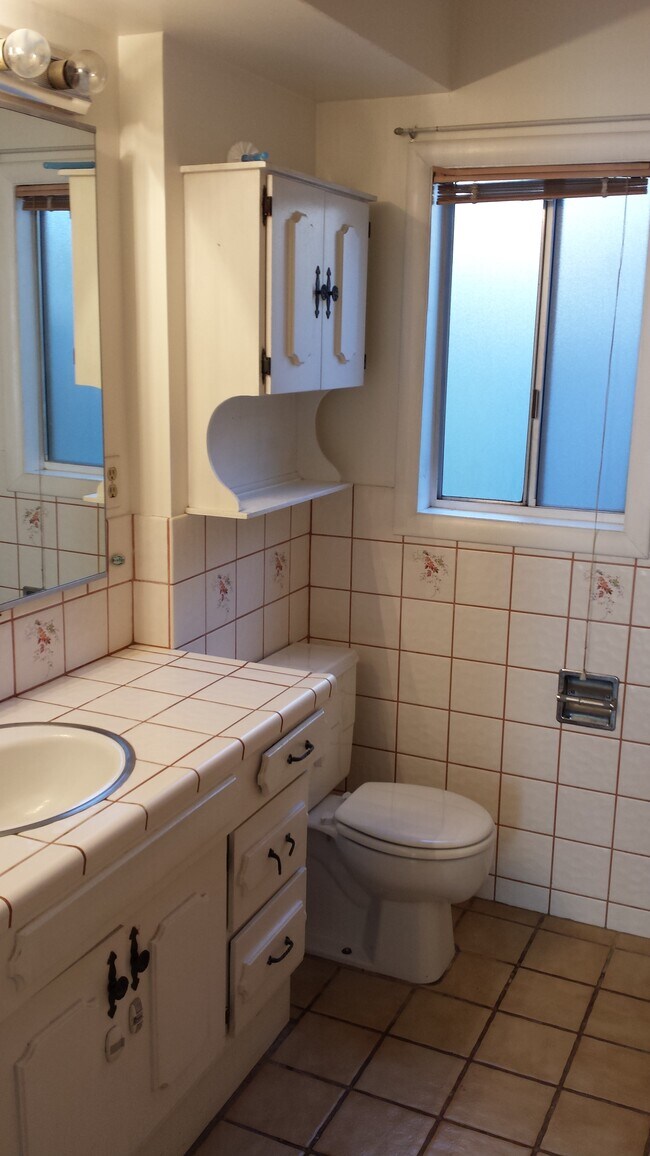 Baño - 1065 Nowita Pl