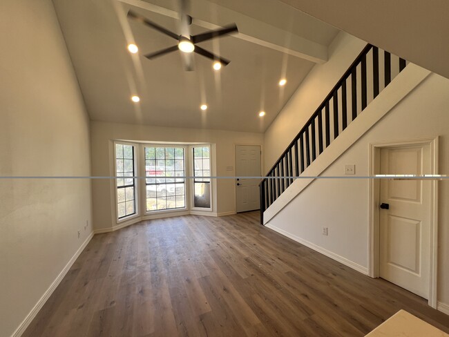 Building Photo - 104 Willow Ridge Dr