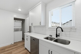 Building Photo - 635 40th St
