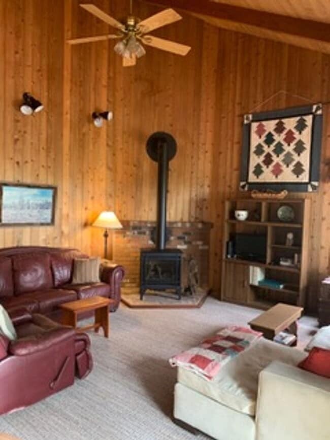 Building Photo - Live in Beautiful Sisters Oregon for the W...