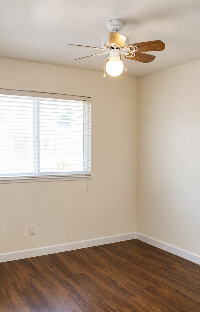 Building Photo - Spacious Single-Story Sheridan Home with Fireplace & Garage