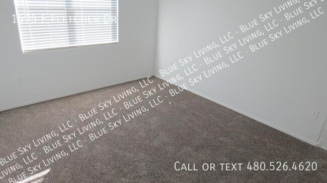 Building Photo - 1575 E Fletcher Dr