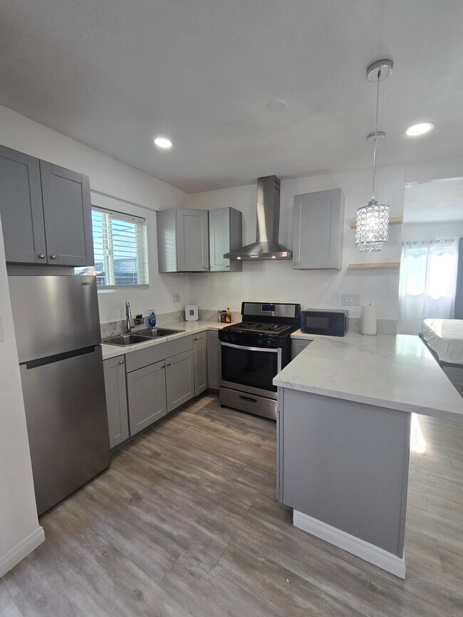 Foto del edificio - 1943 Claudina Ave