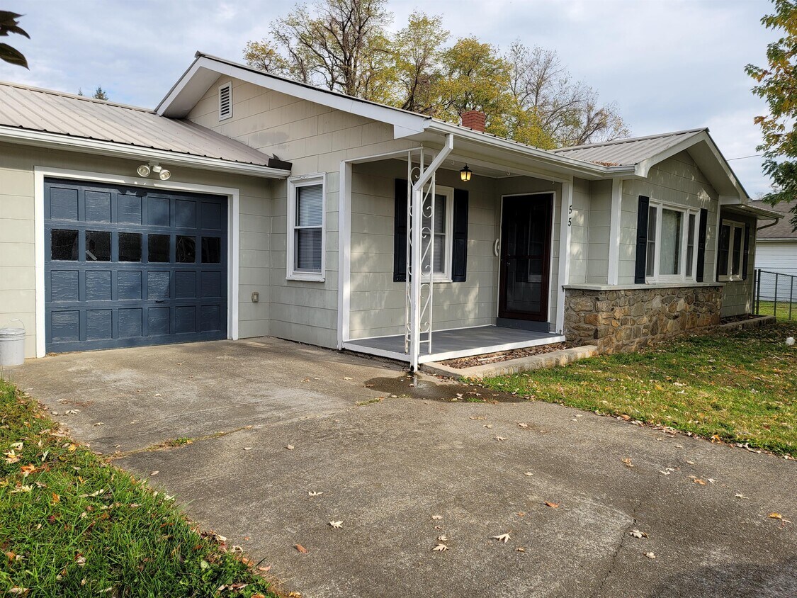 55 Francis St, Waynesville, NC 28786 House Rental in Waynesville, NC