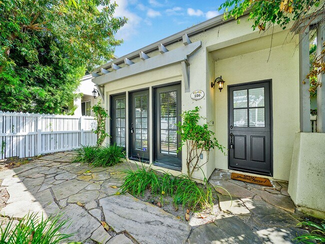 Building Photo - Cottage Style Garden 2 bedroom / 2 bathroo...